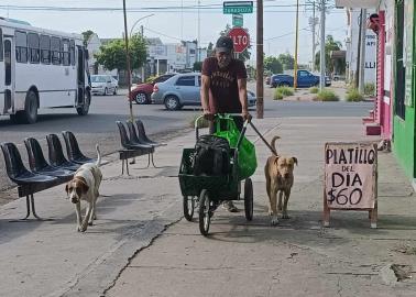 Hombre en condición de calle adopta a dos canes en Ciudad Obregón