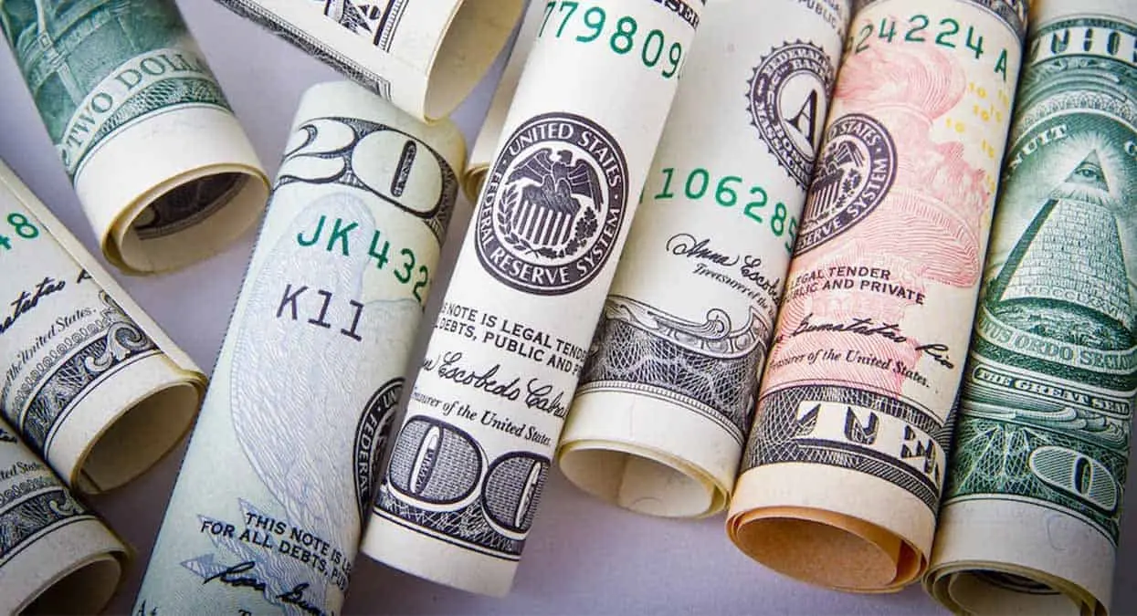 Superpeso se debilita frente al dólar