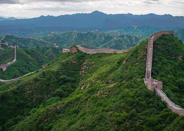 Trabajadores de construcción dañan con maquinaria la Gran Muralla China