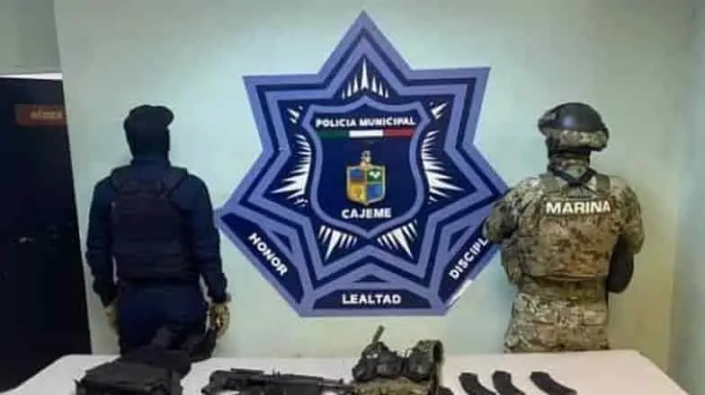 Aseguran arma larga y equipo táctico a hombre en Cócorit; logra escapar