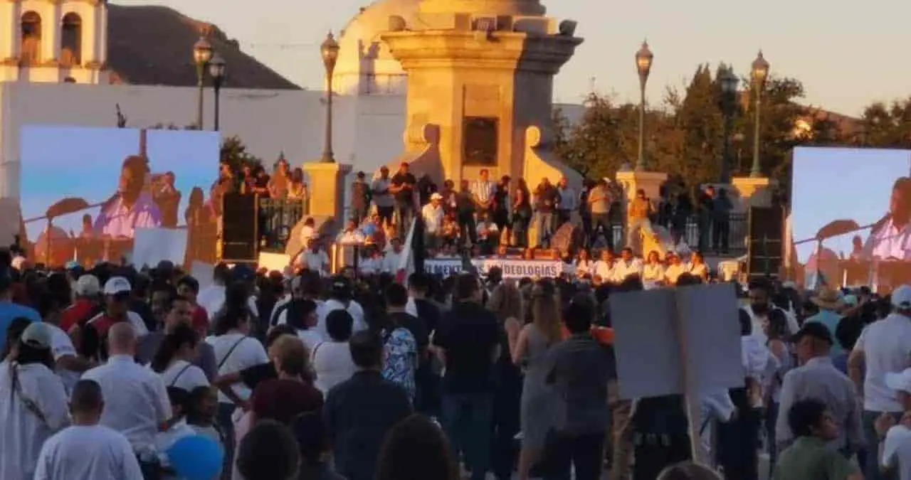 Continúan las manifestaciones contra los libros de texto