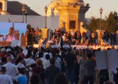 Continúan las manifestaciones contra los libros de texto