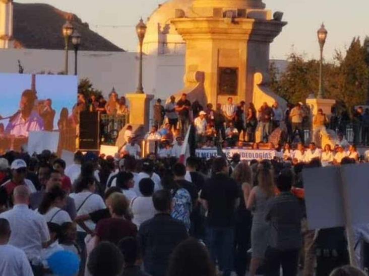 Continúan las manifestaciones contra los libros de texto Continúan las manifestaciones contra los libros de texto