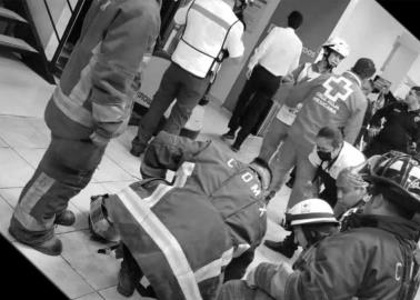 Mujer fallece tras caerle un elevador encima en la Ciudad de México