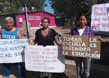 Continúan padres de familia con la toma de primaria en Etchojoa