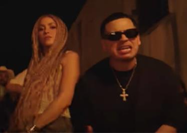 Shakira estrena "El Jefe" y... Se la dedica a su suegro Shakira estrena "El Jefe" y... Se la dedica a su suegro
