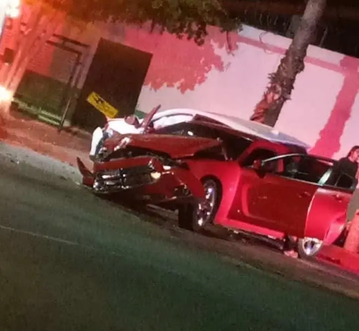 Choque en la colonia Centro en Ciudad Obregón genera daños cuantiosos
