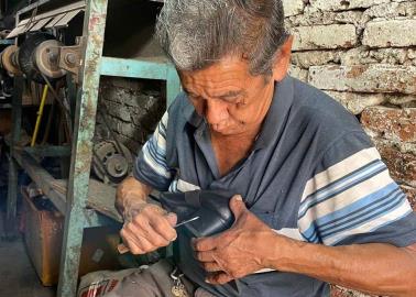 Don Tomás González, de jornalero a reconocido zapatero de Cajeme