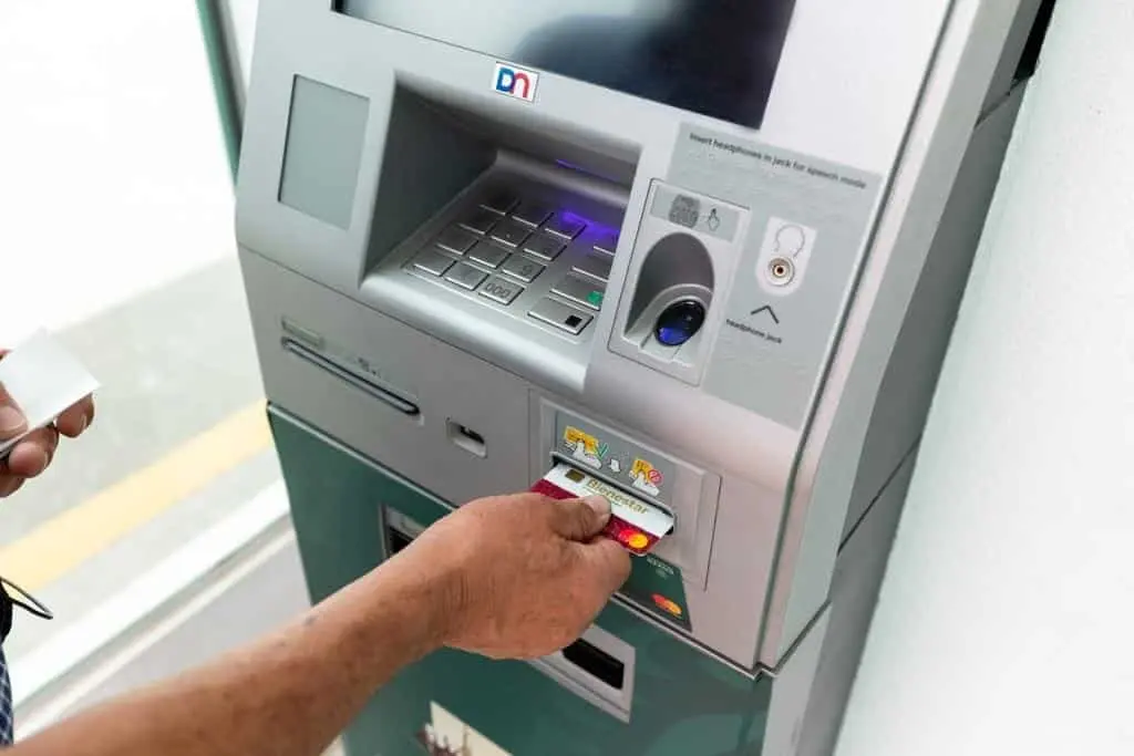 Pensión Bienestar: ¿Hay bancos donde no te cobren comisión por retirar? Aquí te decimos