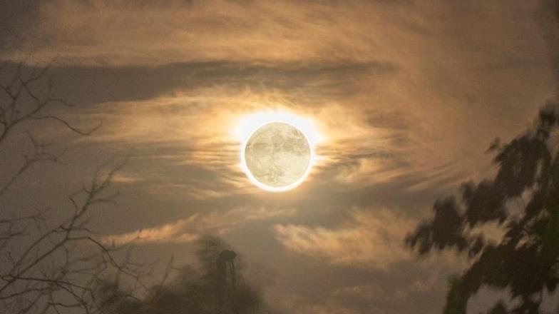 La Luna de octubre es igual de atractiva que a la de los otros meses del año: astrónomo; ¡se derriba el mito!