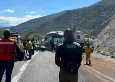 Capturan a chofer de autobús con migrantes accidentado en Oaxaca