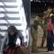 VIDEO | Mexicanos repatriados lloran y besan el suelo nacional al aterrizar en el AIFA