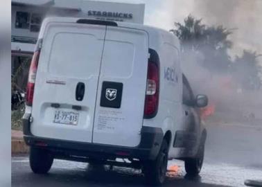 Se quema camioneta en la Internacional, en Ciudad Obregón