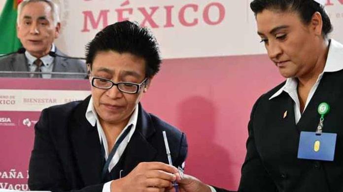 “Me van a jeringar”: AMLO se vacunará contra Covid-19 e influenza durante la mañanera