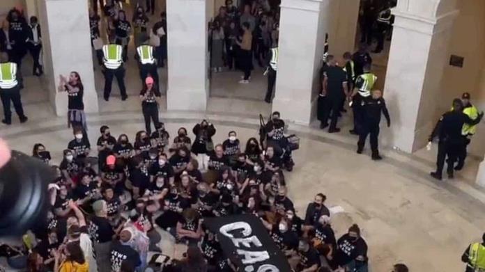 VIDEO | Judíos estadounidenses se manifiestan el en Capitolio y exigen alto al fuego en Gaza VIDEO | Judíos estadounidenses se manifiestan el en Capitolio y exigen alto al fuego en Gaza