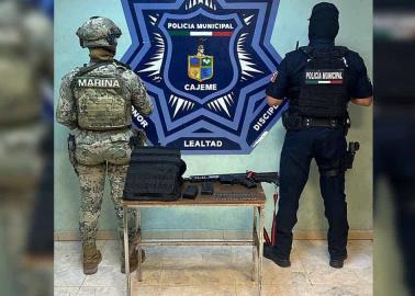 Policías encuentran AR-15 y chaleco táctico en la colonia Plano Oriente