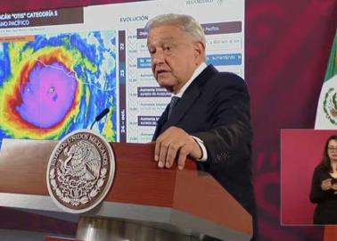 "´Otis´ pegó fuerte y no hay comunicación", dice AMLO ante impacto del huracán en Acapulco