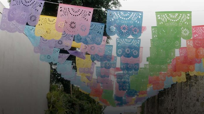 Día de Muertos: este es el significado del papel picado en los altares Día de Muertos: este es el significado del papel picado en los altares