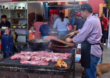 Carne asada de Sonora causa sensación en el Festival Cervantino; hasta 320 kilos se asaron en un solo día