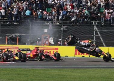Checo Pérez choca en la primera curva y queda fuera del Gran Premio de México