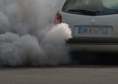 Autos: ¿Cómo identificar una avería por el color del humo del escape?