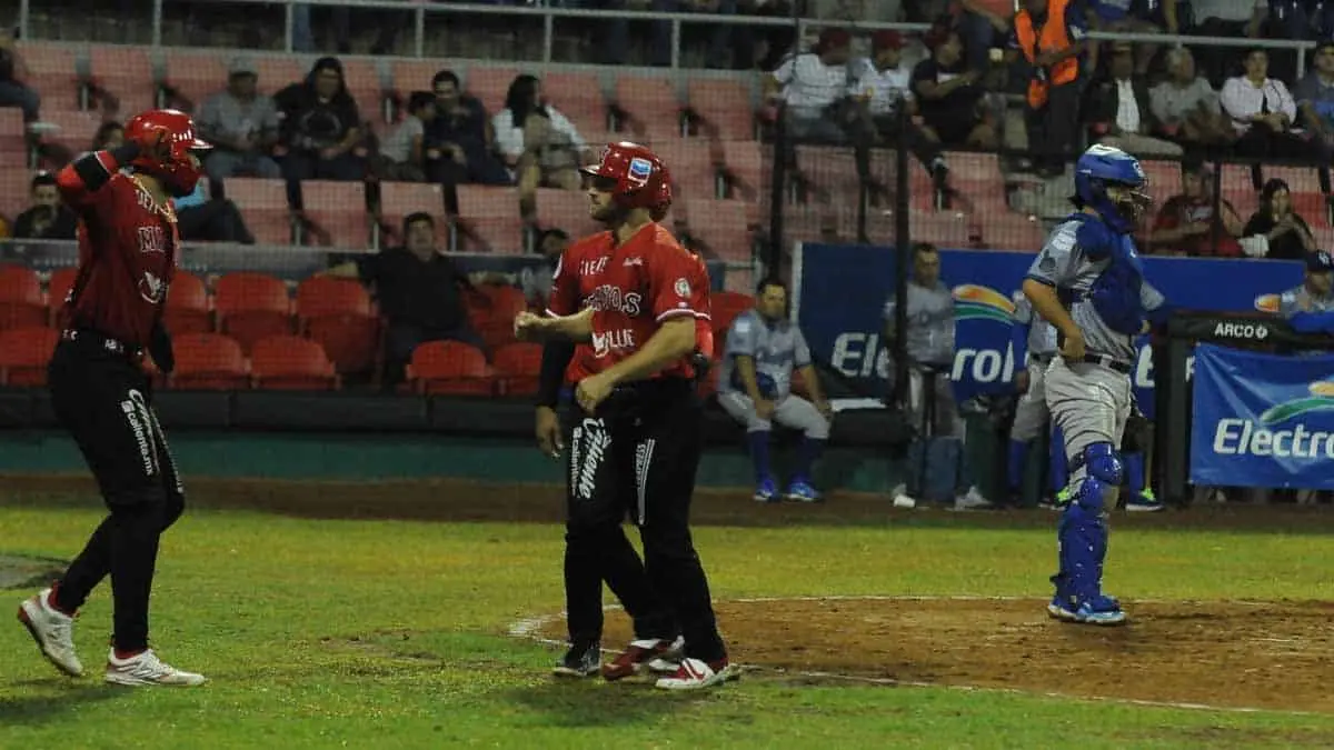 Yaquis cae por paliza 11-2 y se empata la serie en Navojoa