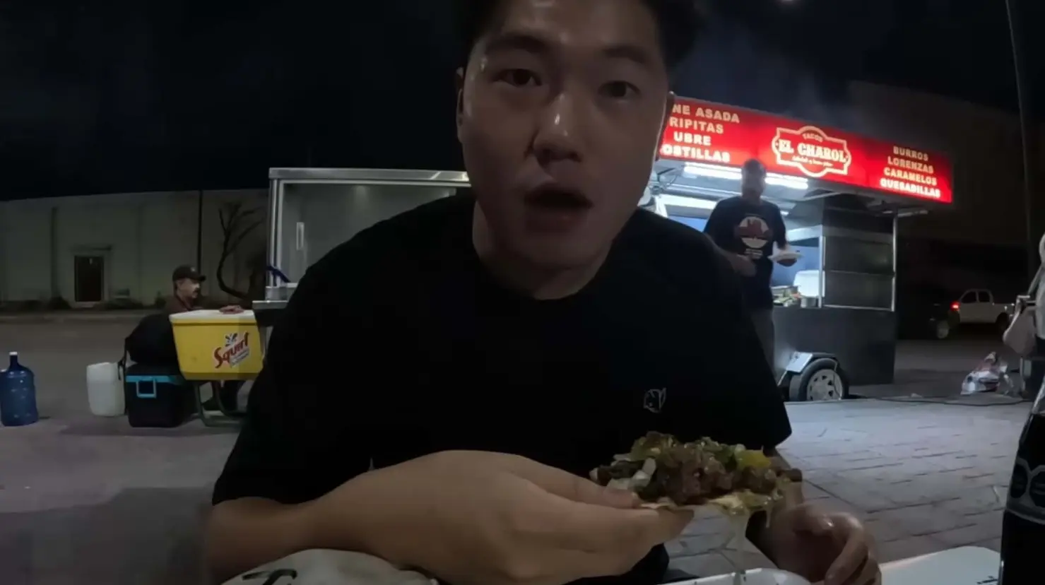 VIDEO | Mochilero coreano afirma que la comida de Sonora es la mejor de México