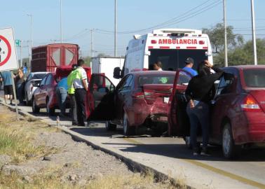 Carambola en la Carretera Federal M&eacute;xico 15; participan cuatro veh&iacute;culos 