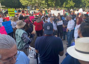 En Hermosillo protestan sindicalizados frente a Palacio de Gobierno