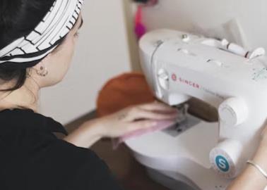 Bodega Aurrera remata m&aacute;quina de coser electr&oacute;nica con un descuentazo