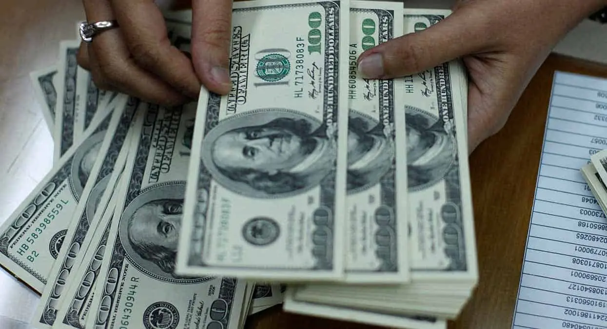 Precio del dólar hoy 24 de noviembre: el superpeso cierra semana con ganancias