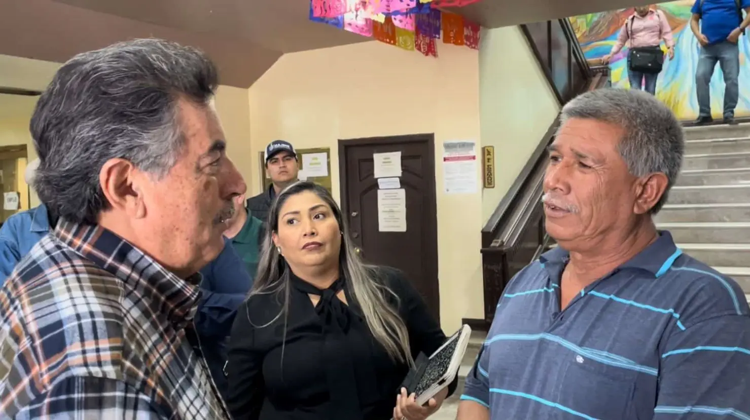 Alcalde de Cajeme se compromete a gestionar el rescate de la calle 900