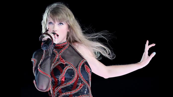 Taylor Swift se reúne con la familia de su fan fallecida en su concierto Taylor Swift se reúne con la familia de su fan fallecida en su concierto