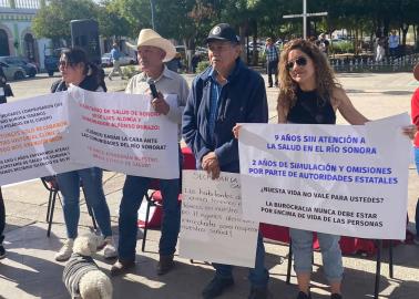 Habitantes del Río Sonora protestan por fuera de Palacio de Gobierno; les impiden entrada