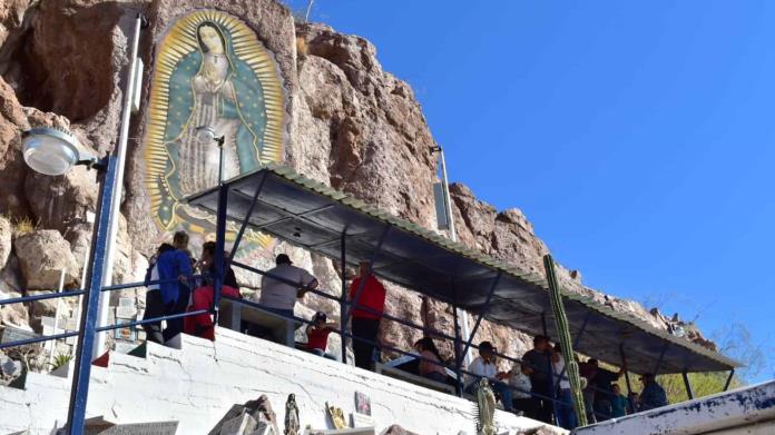Cajemenses acuden al cerro de la Virgen de Guadalupe previo a su día Cajemenses acuden al cerro de la Virgen de Guadalupe previo a su día