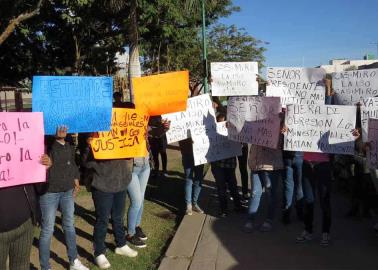 Manifestantes piden justicia para jóvenes abatidos por la AMIC en Cajeme