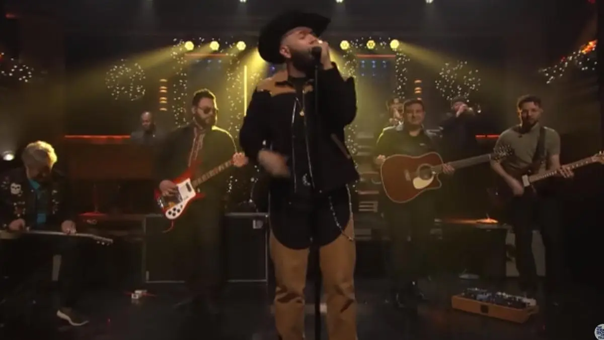 Orgullo sonorense: Carin León triunfa en "The Tonight Show" con Jimmy Fallon