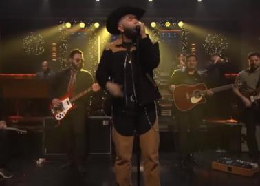Orgullo sonorense: Carin León triunfa en "The Tonight Show" con Jimmy Fallon