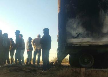 Arde tráiler cargado de carne en Carretera Internacional cerca de Vícam