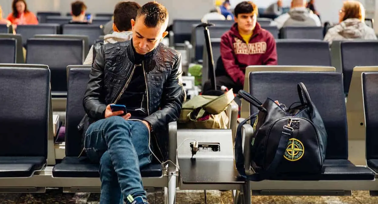 ¿Qué significa cuando el celular empieza a cargar muy lento la batería?