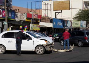 Taxista provoca choque en pleno Centro de Ciudad Obregón