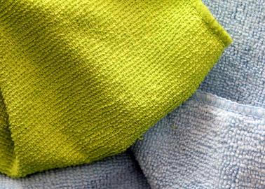 ¿Usas un trapo de cocina para secar los trastes? Por esta razón debes dejar de hacerlo