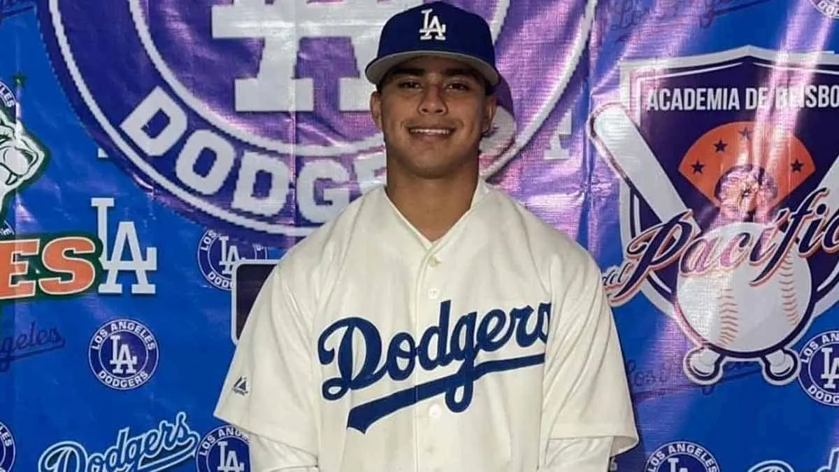 Dodgers firma a joven mexicano de 17 años de edad