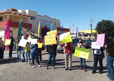 Dejan el trabajo para cuidar hijos