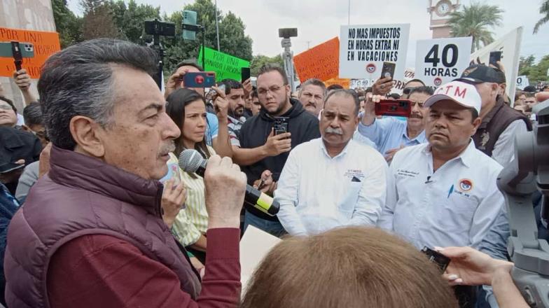 Marchan cetemistas en Cajeme en apoyo a la jornada de 40 horas; los recibe el alcalde