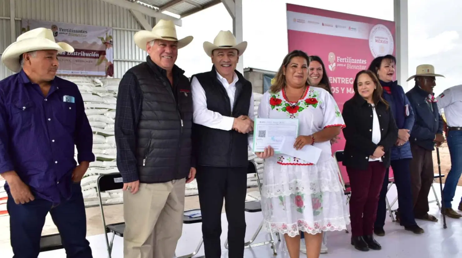 Alfonso Durazo entrega fertilizantes gratuitos a productores Yaquis
