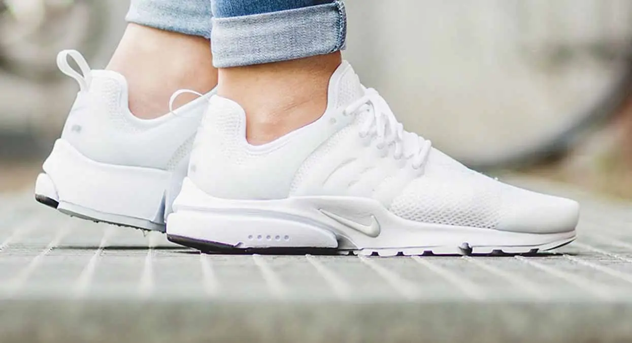 A través de estos pasos puedes dejar los cordones de tus tenis blancos e impecables