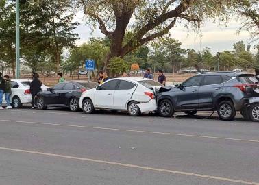 Se registra carambola de cinco autos frente a la Laguna del Náinari