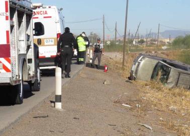 Vuelca camioneta en la carretera Internacional de Ciudad Obregón