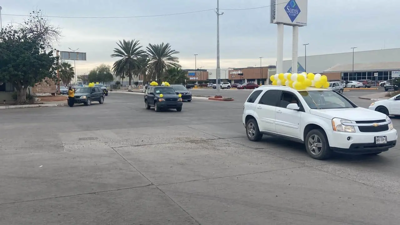 Con caravana concientizan sobre el cáncer infantil en Navojoa 